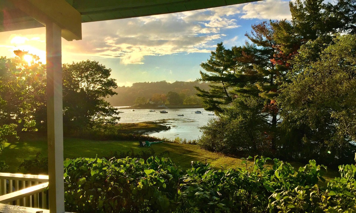 Damariscotta House | Victorian w/Lawn & Beautiful Water Views! Special rates 8/15 -8/22 & 8/28 - 9/3