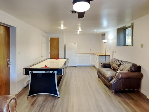 Thayerville House | Views & Brews
