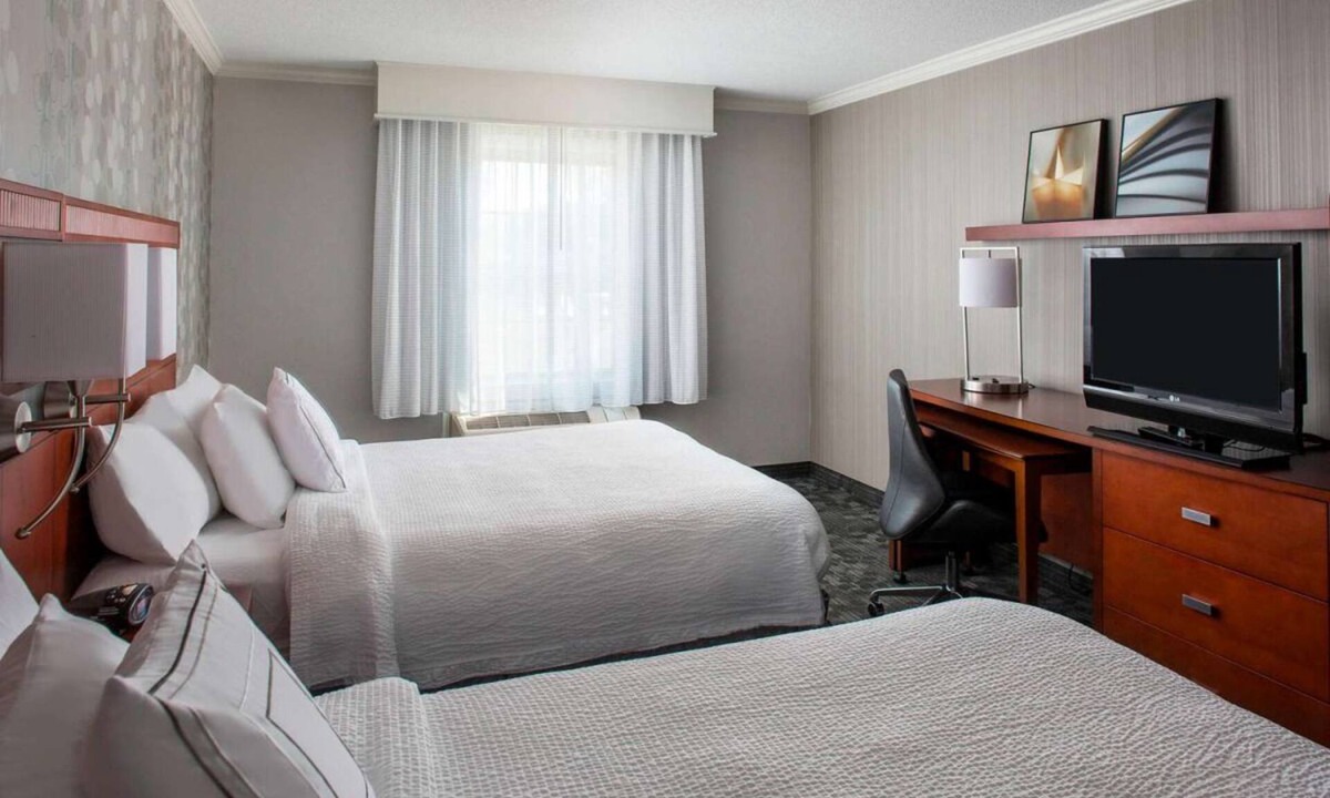 South Lowell Hotel | Visit Lowell Memorial Auditorium! Pet-friendly Property, Onsite Parking!