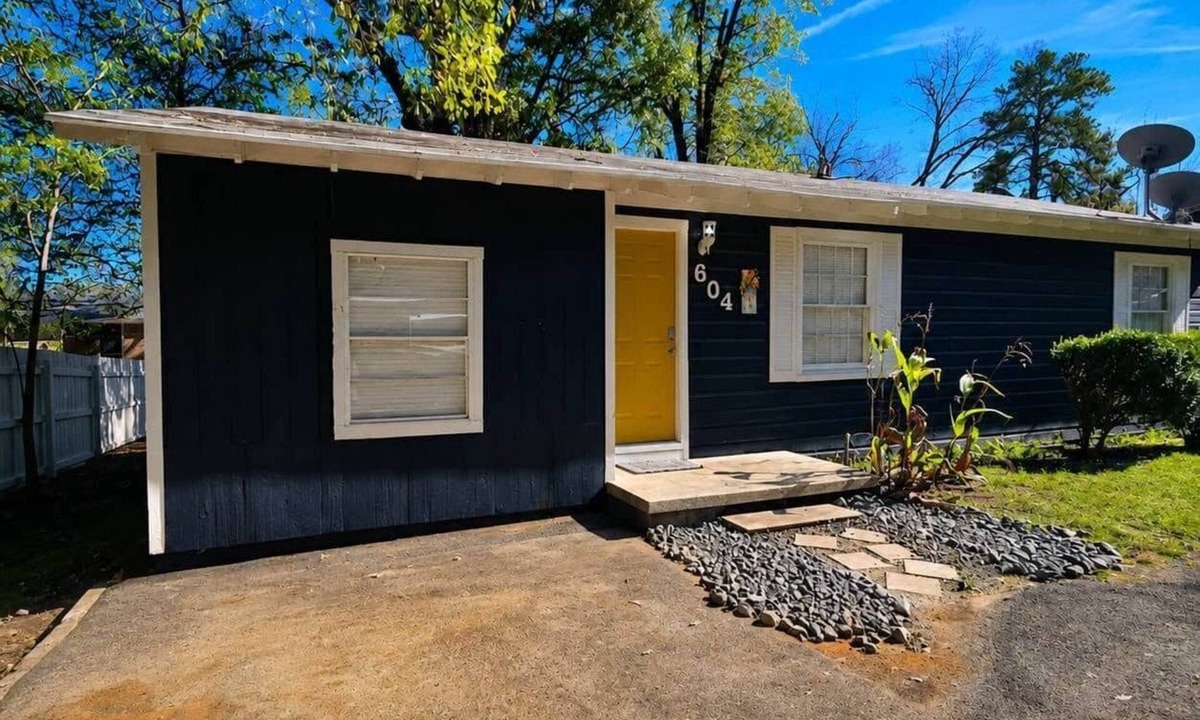 Longview House | Waggoner in Longview
