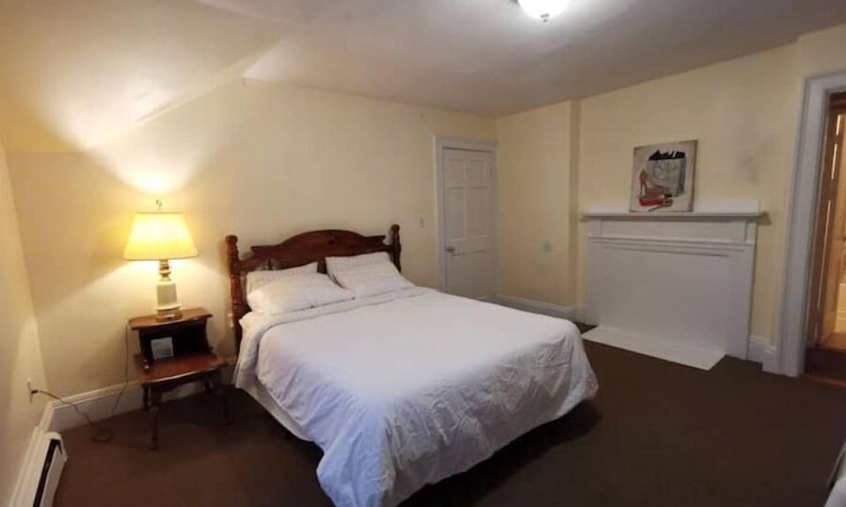 Framingham Apartment | Walk to FSU, shopping center, separate entrance