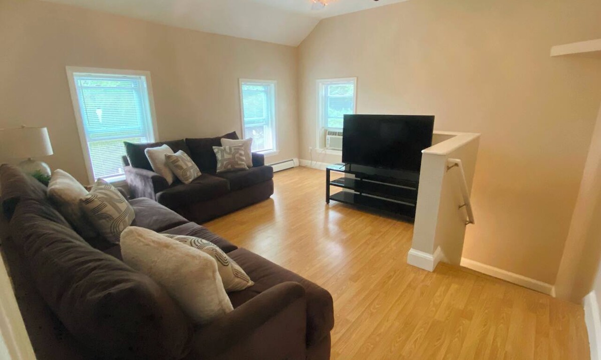 Walpole Apartment | Walk to Gillette Stadium - Sleeps 6 - Parking