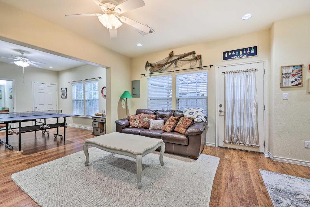 Afton House | Walk to Lake: Townhome w/Hot Tub in Afton!