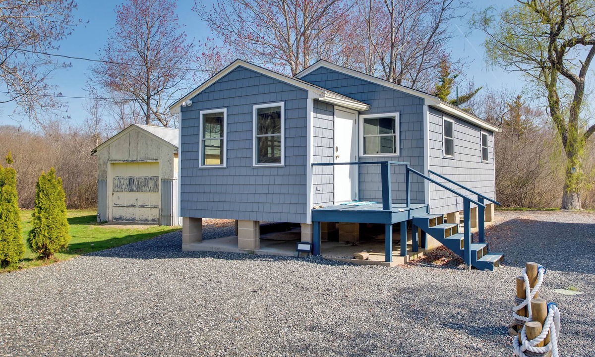 York Beach Cottage | Walk to Long Sands Beach: Cottage w/Fire Pits!