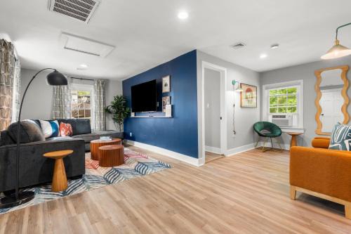 Norwich House | Walk to Mohegan! Modern 3BR Home Getaway
