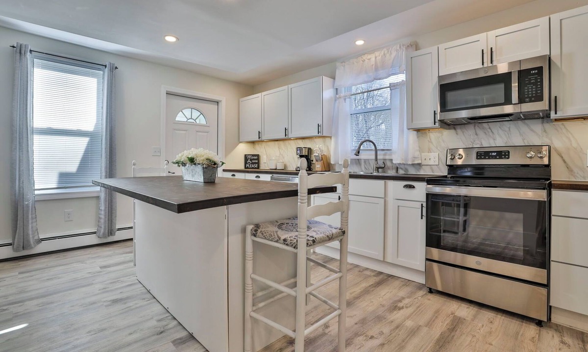 Salem House | Walk to Tuscan Village | Modern 4bd Farmhouse