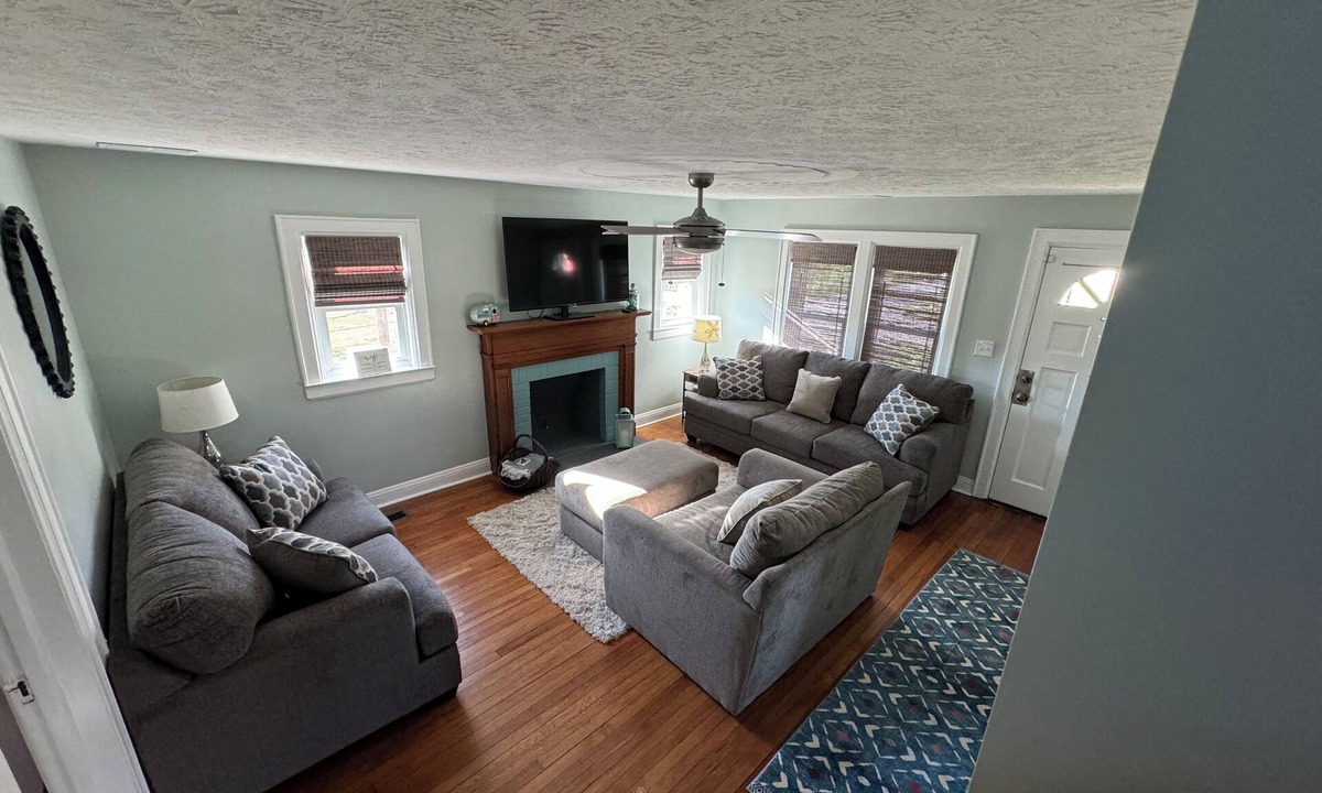 Dunbar House | Walking Distance to Shawnee Soccer Complex