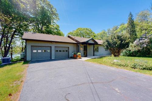 Harpswell House | Water-view retreat with beach access, deck, grill, EV charger & lawn games