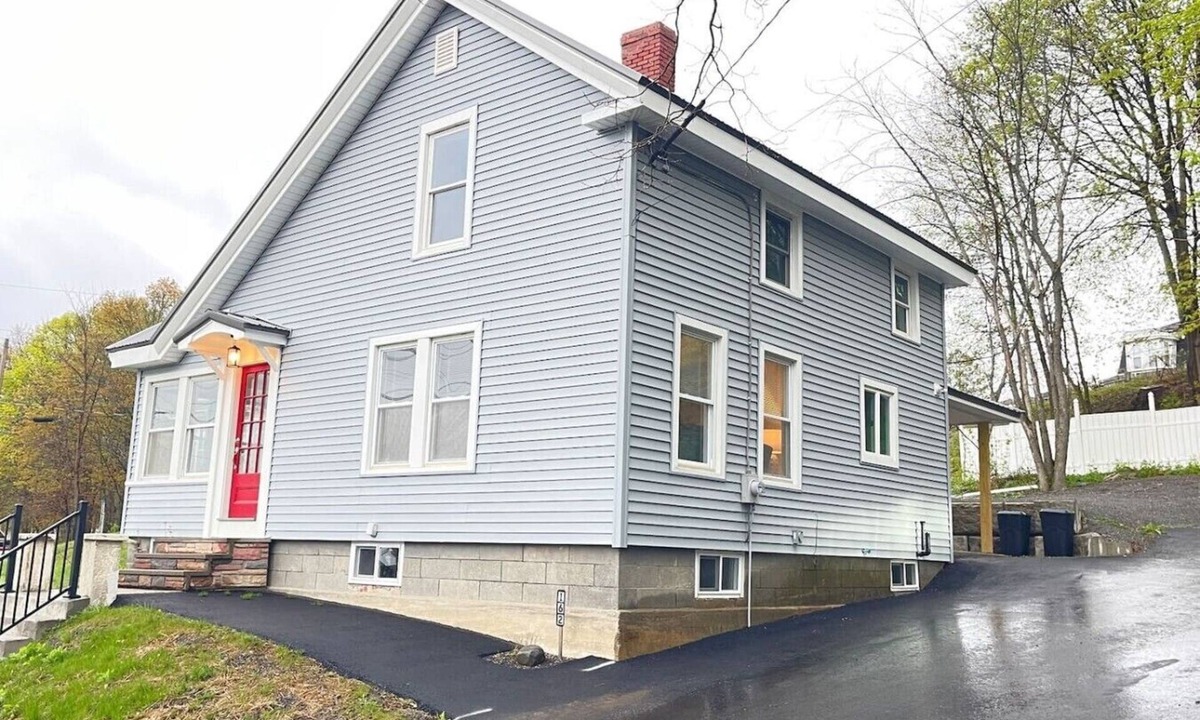 Costigan House | Waterfront Cape | 3BR/2 Bath| Fire Pit