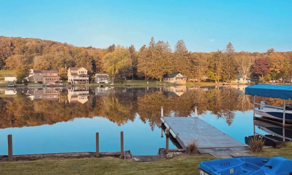 Montrose Cottage | Waterfront Charming 4-bedroom cottage with WiFi, AC in Montrose