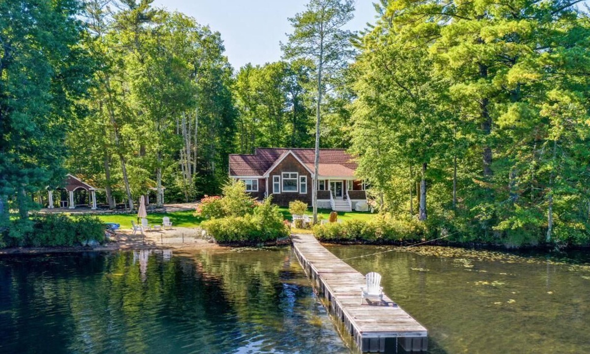 Moultonborough House | Waterfront Compound 2 Homes Sleeps 12 Lake Winnipesaukee Dock Dogs Considered