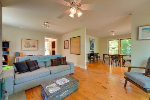 Round Pond House | Waterfront Cottage! Family-Friendly Hideaway