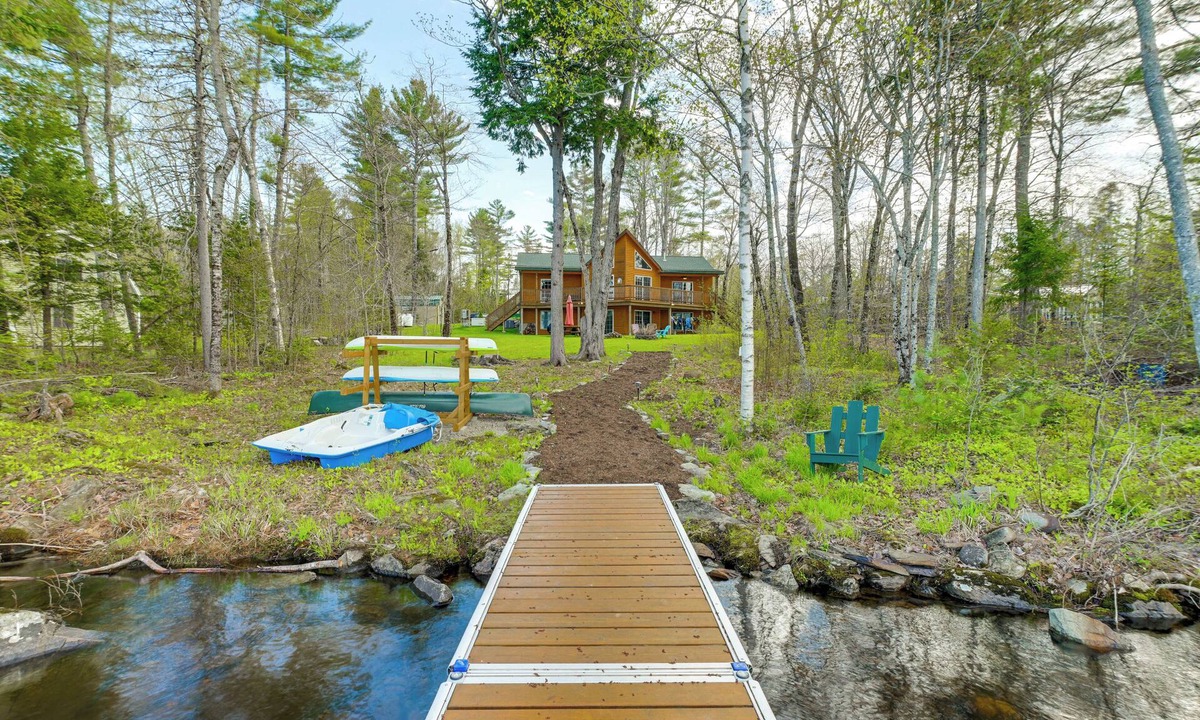 Holden Cottage | Waterfront Davis Pond Cabin w/Dock + Kayaks!