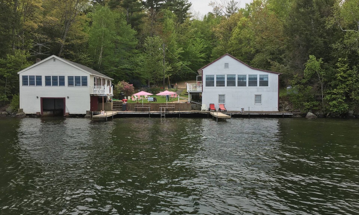 Laconia House | Waterfront family compound