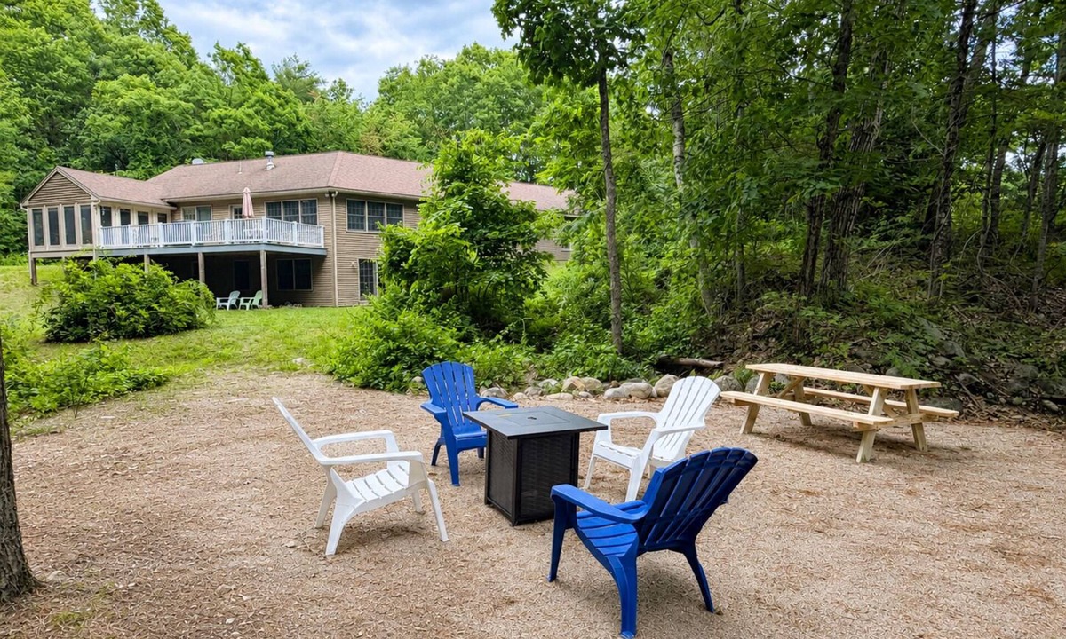 Raymond House | Waterfront home with a fireplace, grill, deck, washer/dryer, & AC - dog-friendly