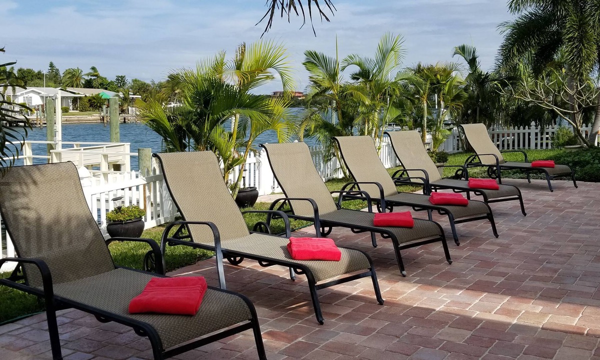 Bahia Vista House | Waterfront Luxury Oasis - Steps to Beach - Kayaks, Private Dock & Patio 🏖