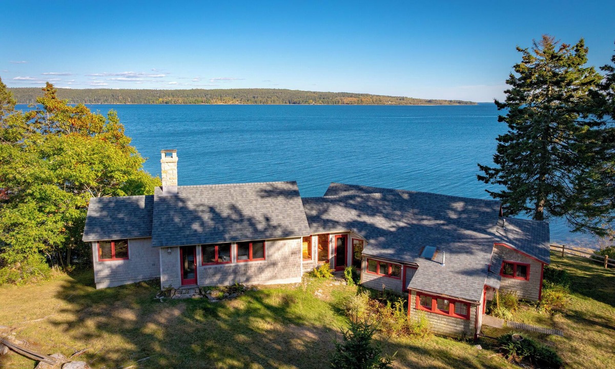 Blue Hill Cottage | Waterfront Maine Cottage with Private Beach and 4 Bedrooms