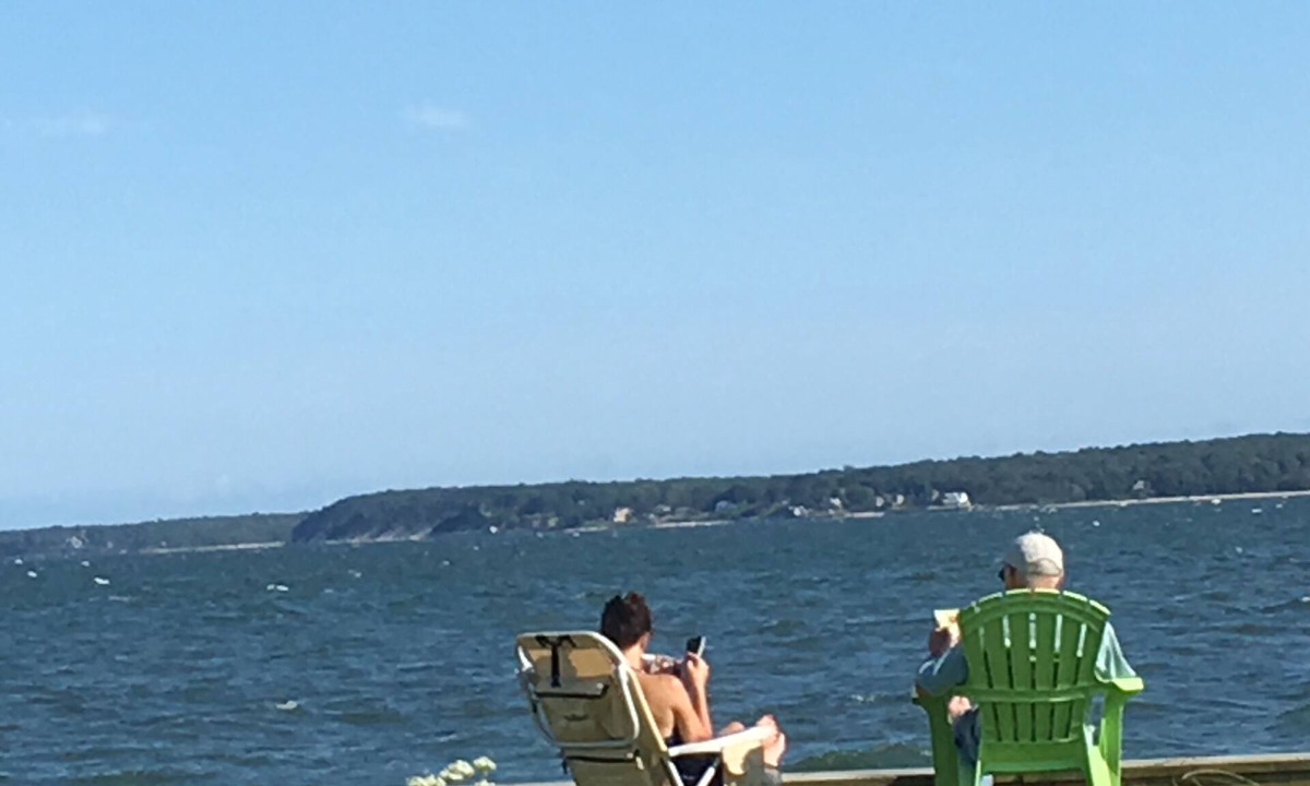 South Jamesport House | WATERFRONT, PRIVATE SANDY BEACH ON PECONIC BAY
