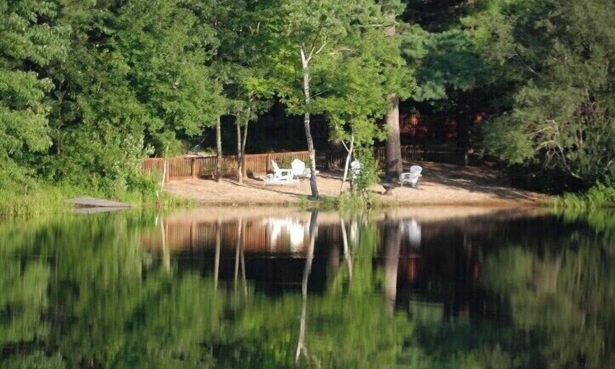Plymouth Apartment | Waterfront Quiet Retreat, Plymouth, Pet Paradise, Private Beach, Sleeps 4