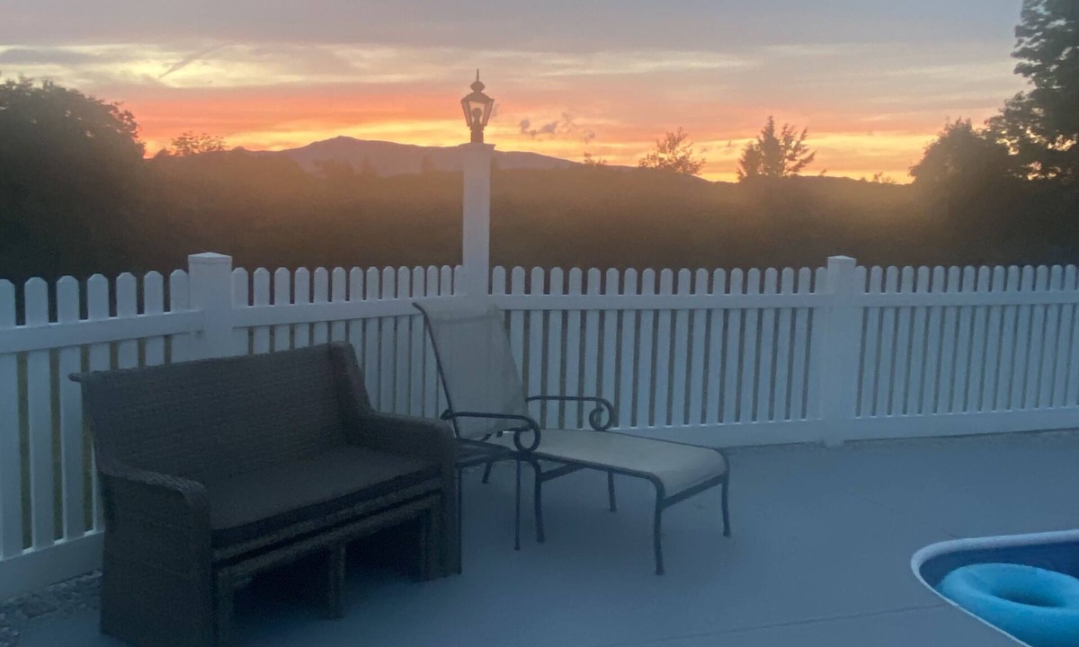 Jaffrey House | Welcome to Sunset Mountain Retreat! A gorgeous 5 bdrm house in Jaffrey, NH.