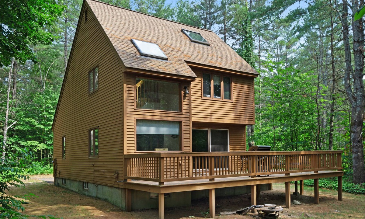 Intervale House | Welcoming home with WiFi, deck, & shared pool/tennis - near Storyland & Attitash
