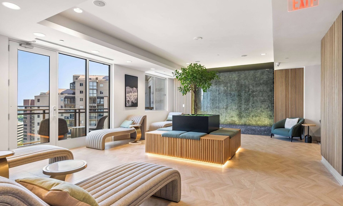 Crystal City Apartment | Well Appointed Apartments W Full Comfort