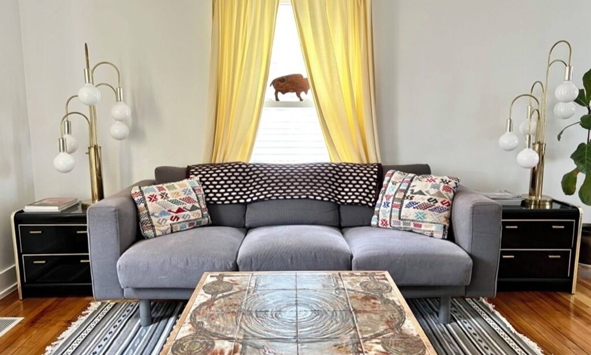 West End Apartment | West End's Diamond in the Rough 2-bedroom Apartment with Parking & WiFi