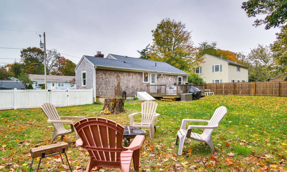 West Yarmouth Cottage | West Yarmouth Cottage w/ Gas Grill: Walk to Beach!