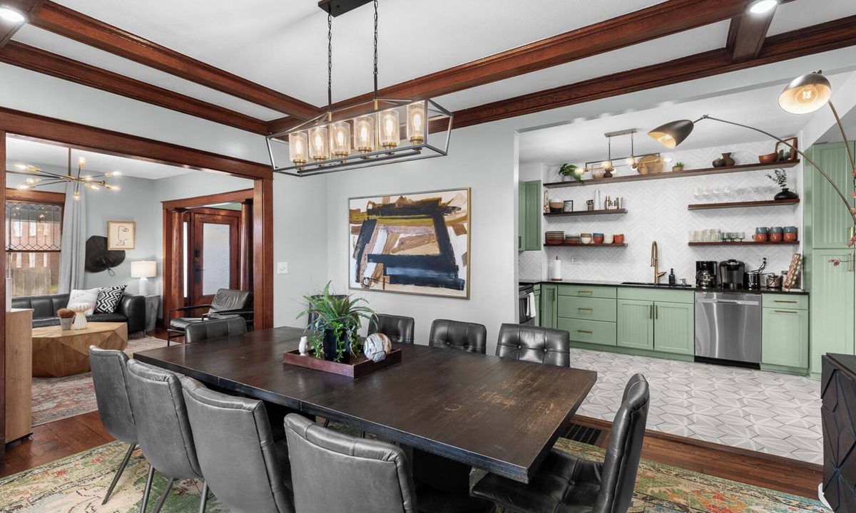 Kansas City House | Westport Central - 7 Beds, 4 Kings, Dining & Nightlife, 16 Min to Stadium