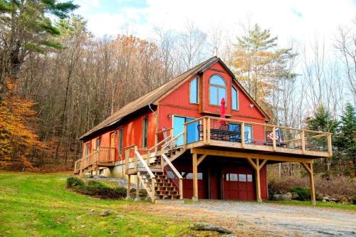 Chester House | WhiSki Cabin *12-acres with mountain views!*