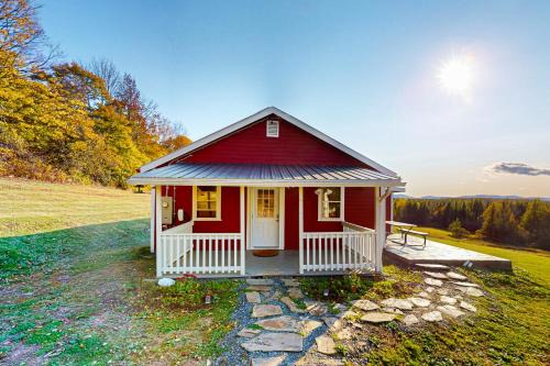 Glover House | Whispering Pines Retreat
