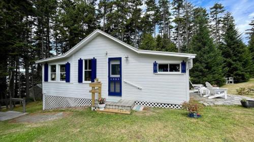 Spruce Head House | Whispering Spruces; Cozy Studio with Queen Bed & W