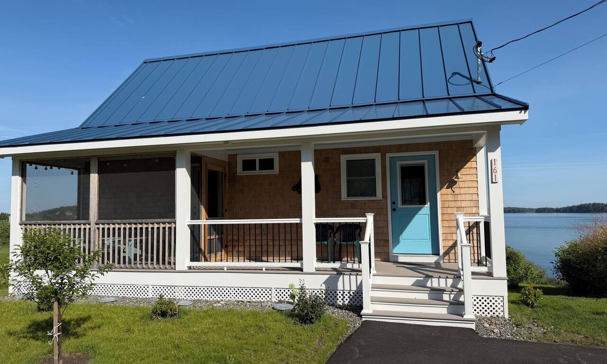 Lubec Cottage | White O’ Morn Cottage - Whimsical, comfy 1 BR 1.5 bath on Johnson Bay