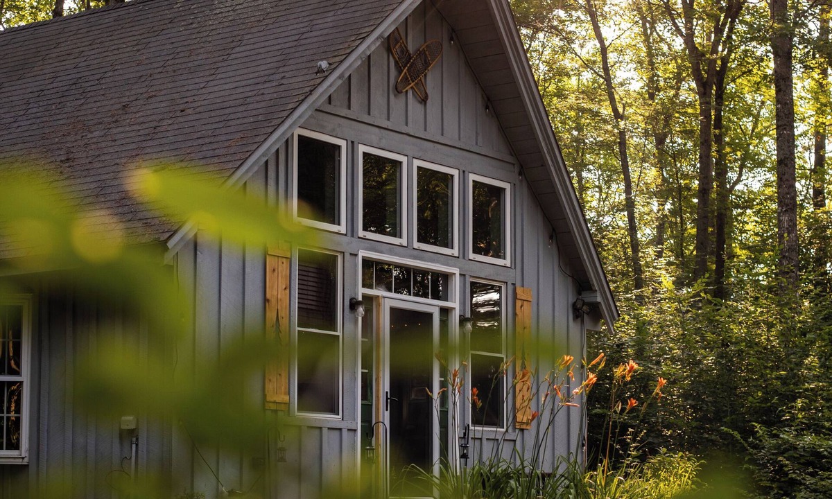 Grafton Cabin | WildeWoods Cabin - pet-friendly, yard + gardens, gas fireplace + outdoor firepit