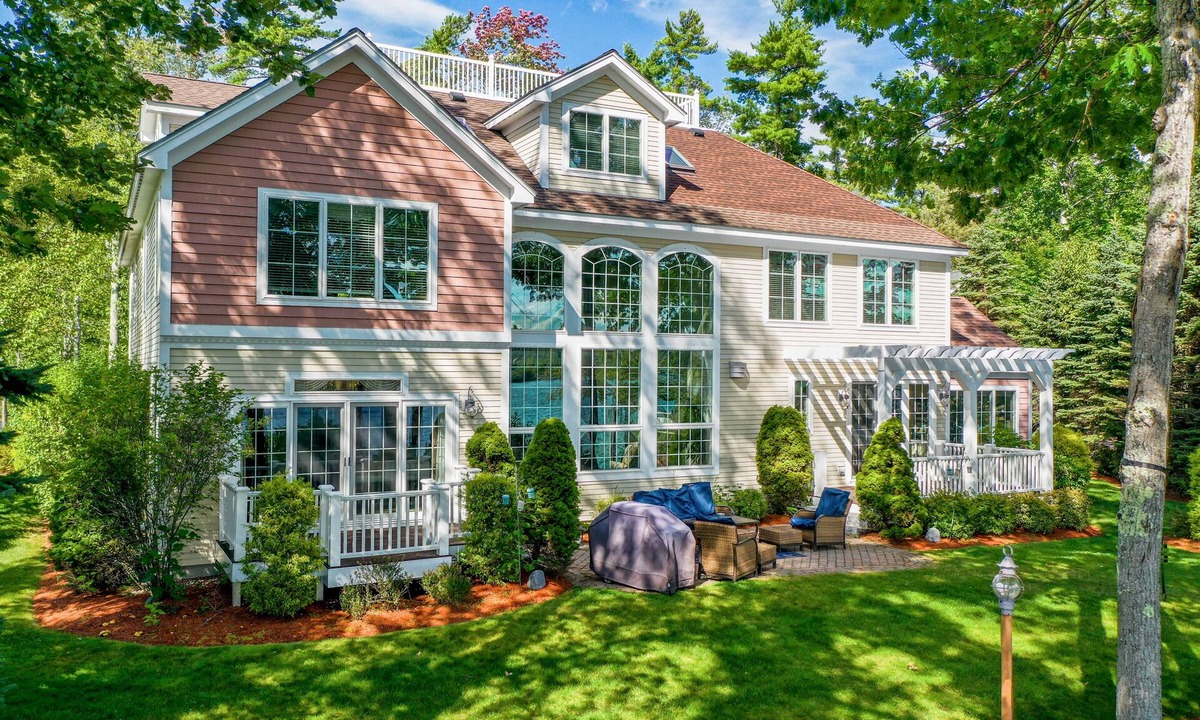 Moultonborough House | Winnipesaukee Luxury for 16 Prime Location with AUGUST and SEPT SPECIALS
