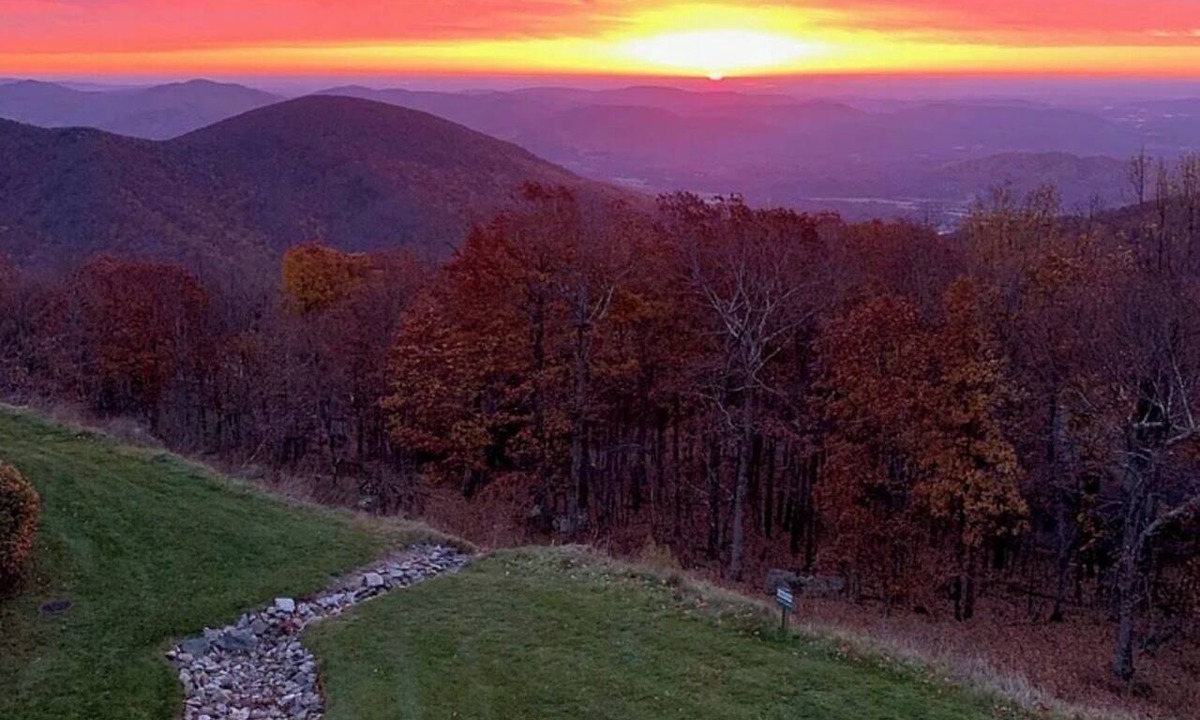 Chestnut Springs Condo | Wintergreen Ridgeline Retreat