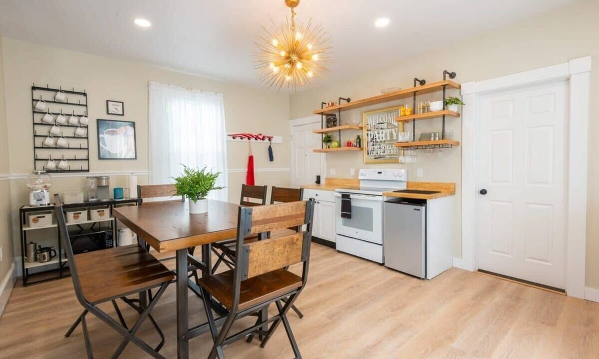 Beverly Condo | *Witch Dungeon 5Br House|Salem+Beverly|Sleeps 10
