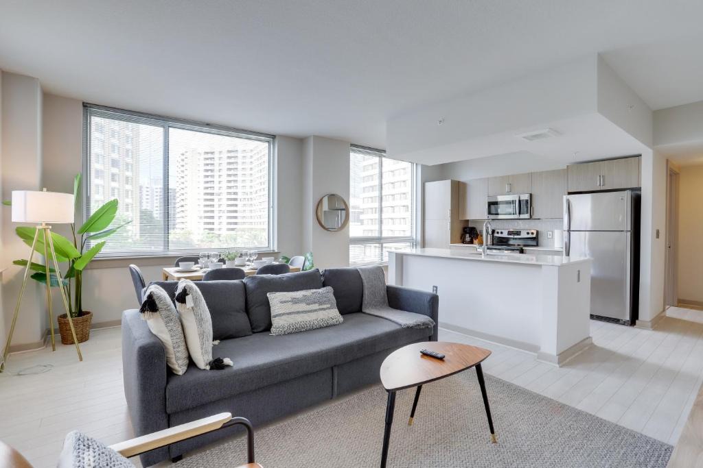 Crystal City Apartment | Wonderful 2BR Condo At Crystal City With Rooftop