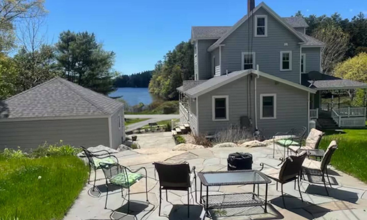 Georgetown House | Wonderful 6-bedroom house overlooking Robinhood Cove in charming Georgetown.