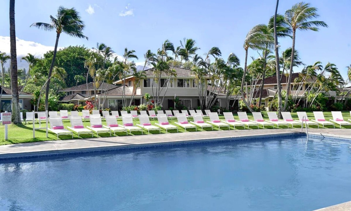 Kaanapali Hotel | Wonderful Trip to the Beach! Beachfront Location, With Outdoor Swimming Pool!
