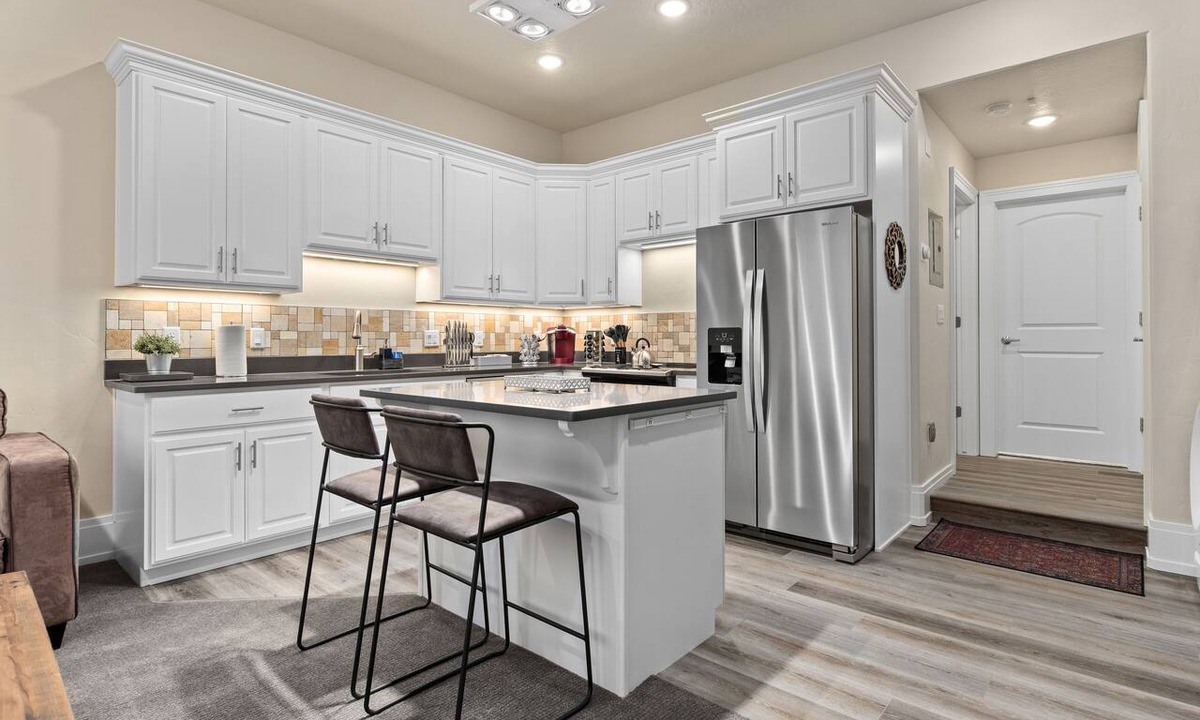 North Park Apartment | Work Here! King Bed, 400+ Mbps WiFi, BYU