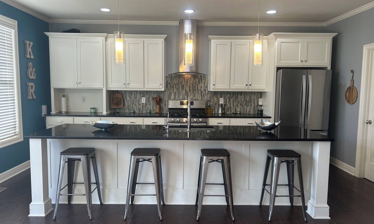 Midtown - Westport House | World Cup Spacious 4bdrm Sleeps 12 home in heart of KC. Minutes from attractions