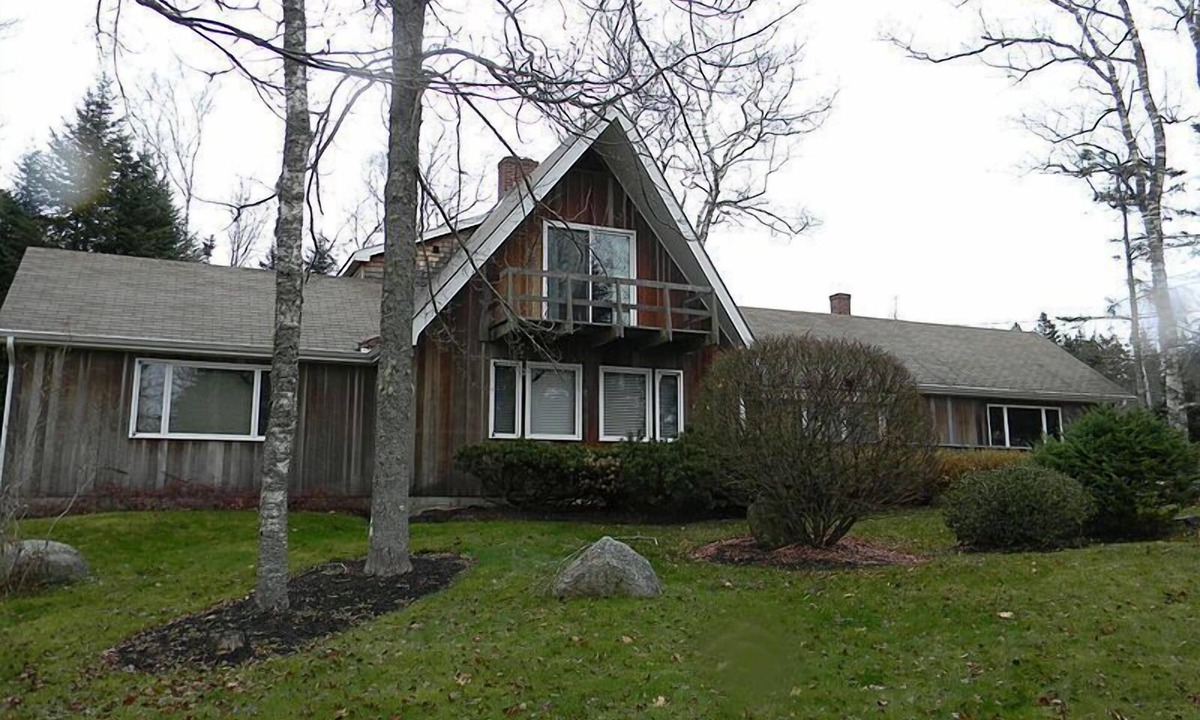 New Harbor House | Year Round Home in Desirable Seawood Park