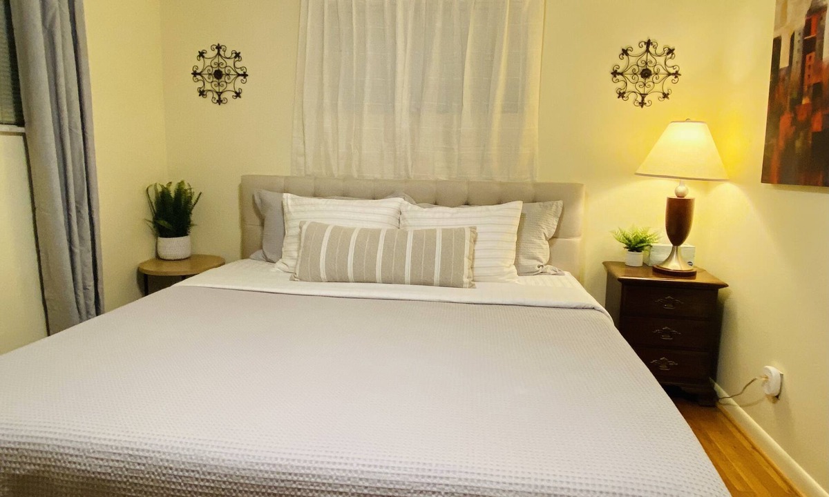 Ross Township House | Your Comfy Home in Pittsburgh with King beds and free parking