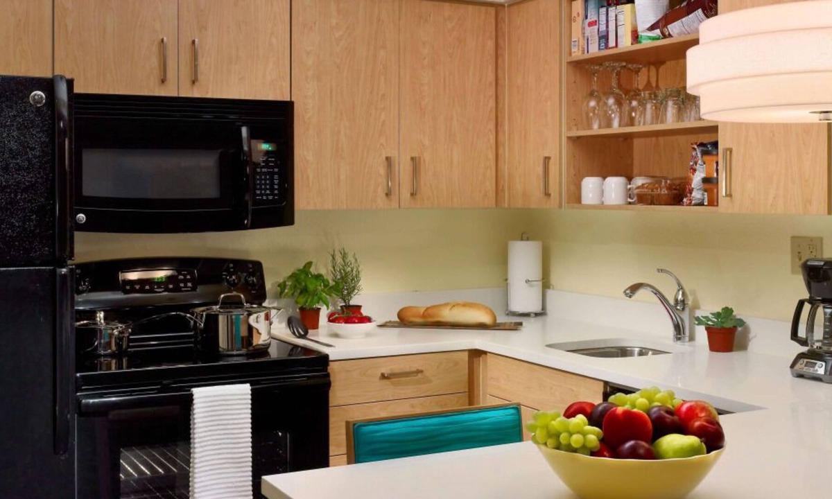 Dublin House | Your Home Away From Home! 3 Relaxing Units, Pool, Free Parking, Pets Allowed