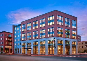 3-Star Hotel ∙ Aloft Portland Maine