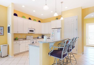 Bayside Resort house w/basketball court, fireplace, gym, and golf on-site