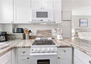 Beachfront Studio at Tropic Terrace #49: Steps to sand, sunsets & Heated Pool in Treasure Island