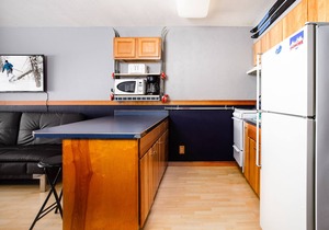 Cozy condo with mountain views, near skiing, shopping, dining & natural beauty