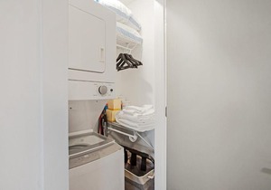 FRONTDESK Bright Open Studio Apt by Old Westport